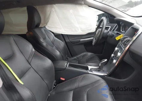 2017 Volvo Xc60 T6 Dynamic z USA, uszkodzony, nr VIN YV449MRR2H2222505